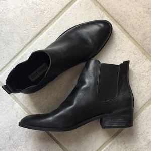 Classic Steve Madden Chelsea boots